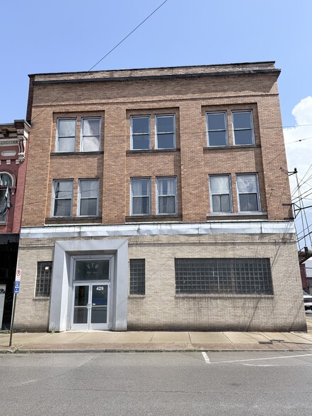 431 13th St, Franklin, PA for sale - Primary Photo - Image 2 of 47