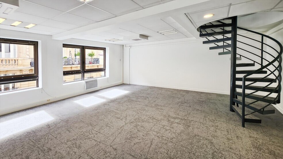Bureau dans Neuilly-sur-Seine à louer - Photo du bâtiment - Image 2 de 9