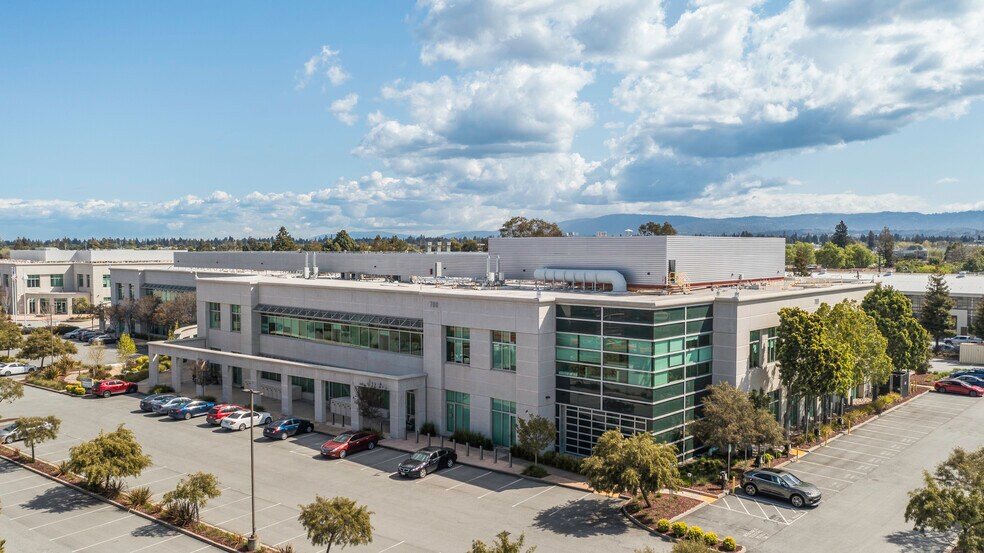 700 Bay Rd, Redwood City, CA à louer - Photo du bâtiment - Image 2 de 24