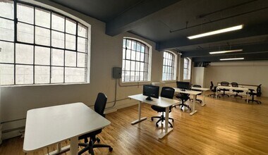 372 Richmond St W, Toronto, ON à louer Photo intérieure- Image 2 de 5