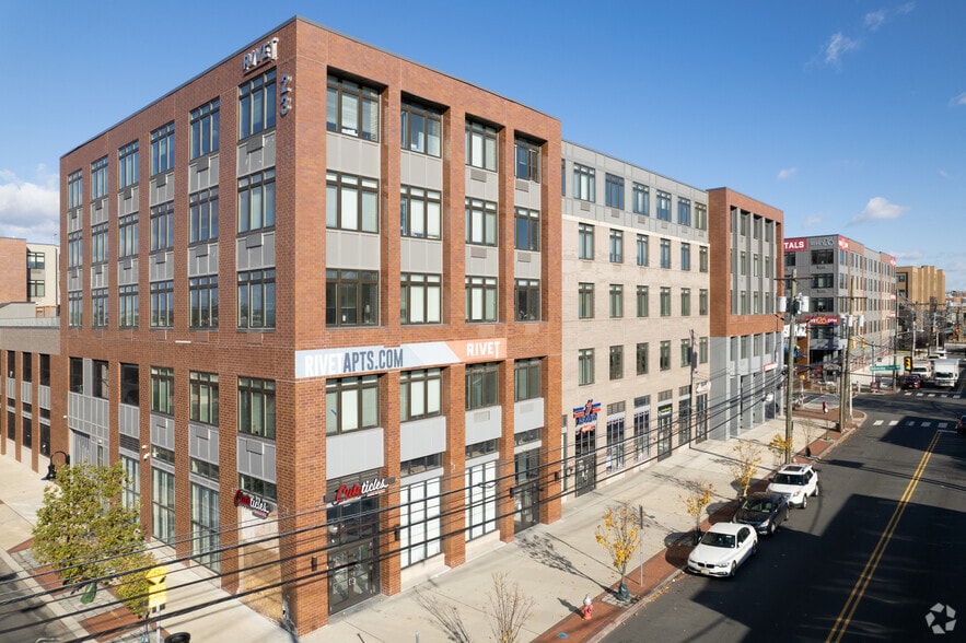 26 University Place Blvd, Jersey City, NJ à louer - Photo principale - Image 1 de 39