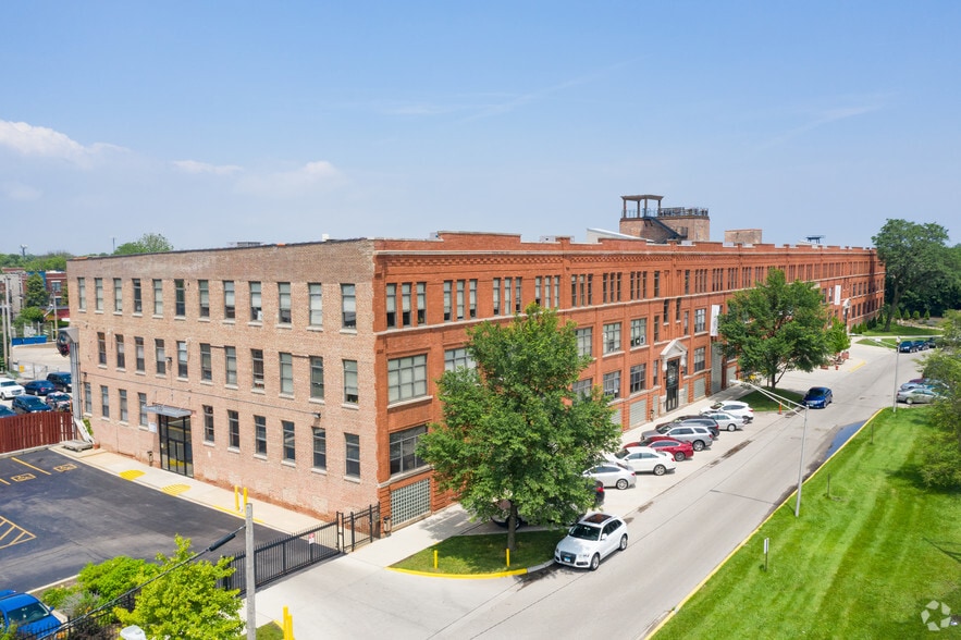 700 N Sacramento Blvd, Chicago, IL for lease - Building Photo - Image 2 of 45