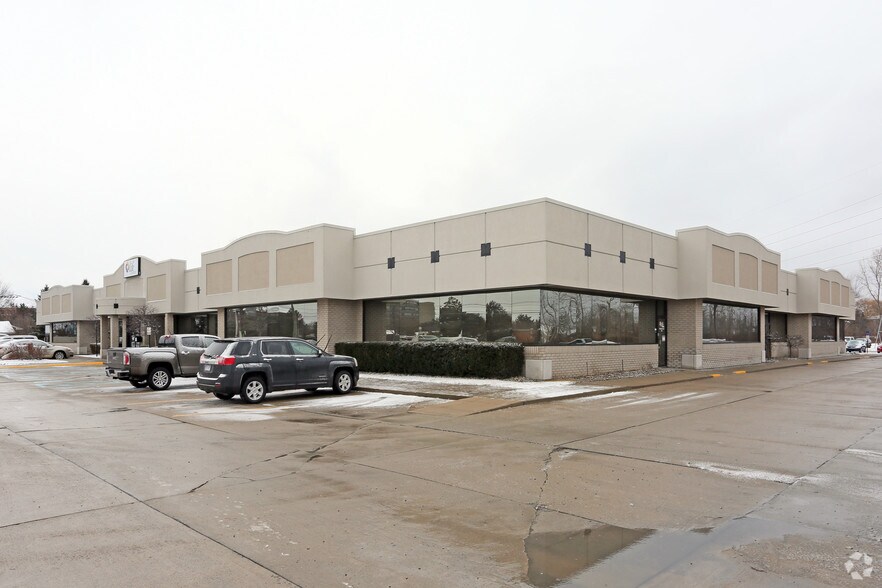 43630 Hayes Rd, Clinton Township, MI à louer - Photo du bâtiment - Image 2 de 4