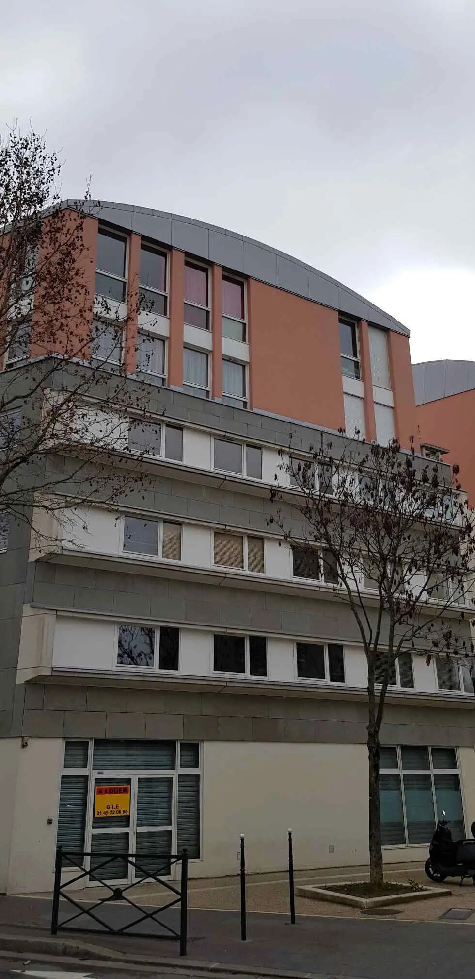 Commerce de détail dans Asnières-sur-Seine à louer Photo du bâtiment- Image 1 de 3