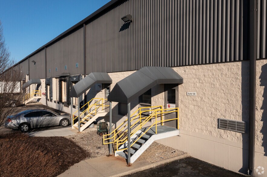 4750 Lake Forest Dr, Blue Ash, OH à louer - Photo du bâtiment - Image 3 de 10