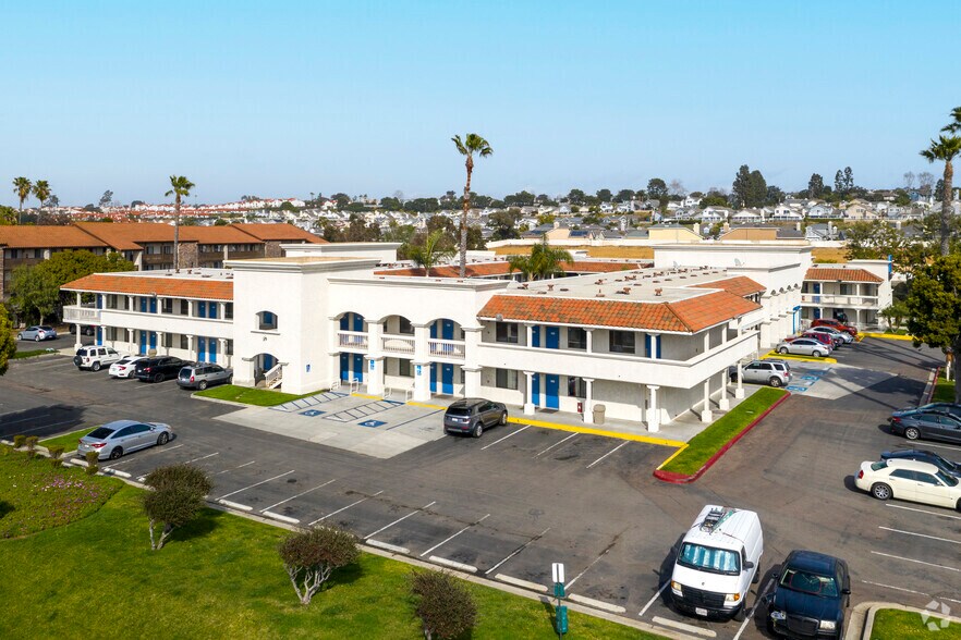 750 Raintree Dr, Carlsbad, CA à vendre - Photo du bâtiment - Image 3 de 53