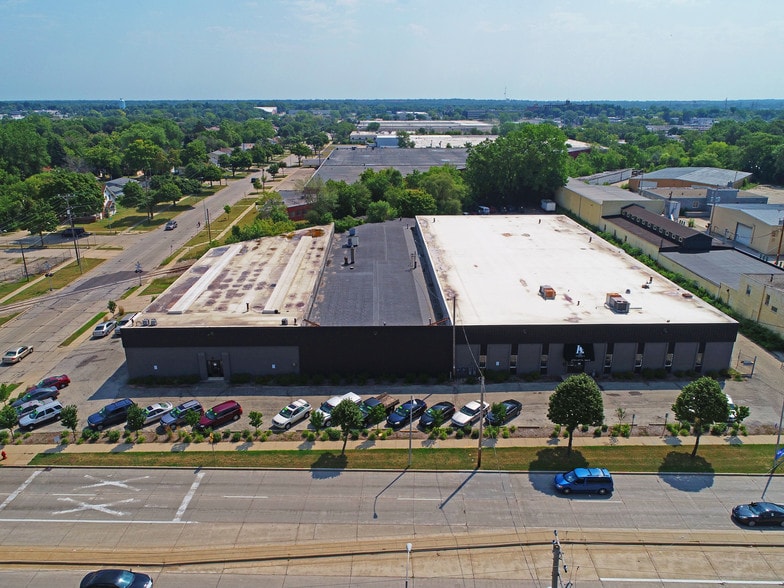 6770 N 43rd St, Milwaukee, WI à vendre - Photo du bâtiment - Image 3 de 4