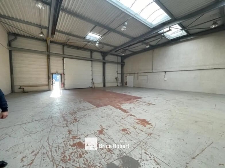 25 Rue Du 35eme Regiment D'Aviation, Bron for lease - Interior Photo - Image 2 of 6