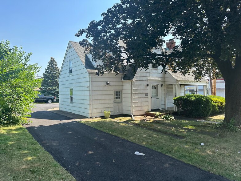 856 Van Houten Ave, Clifton, NJ à vendre - Photo du bâtiment - Image 3 de 3