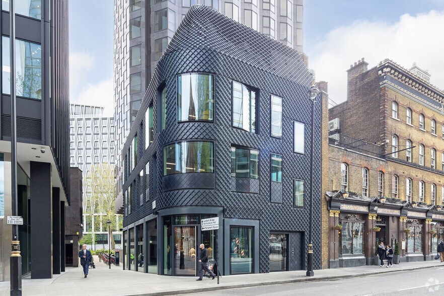 The Gate House, London for lease - Primary Photo - Image 1 of 4