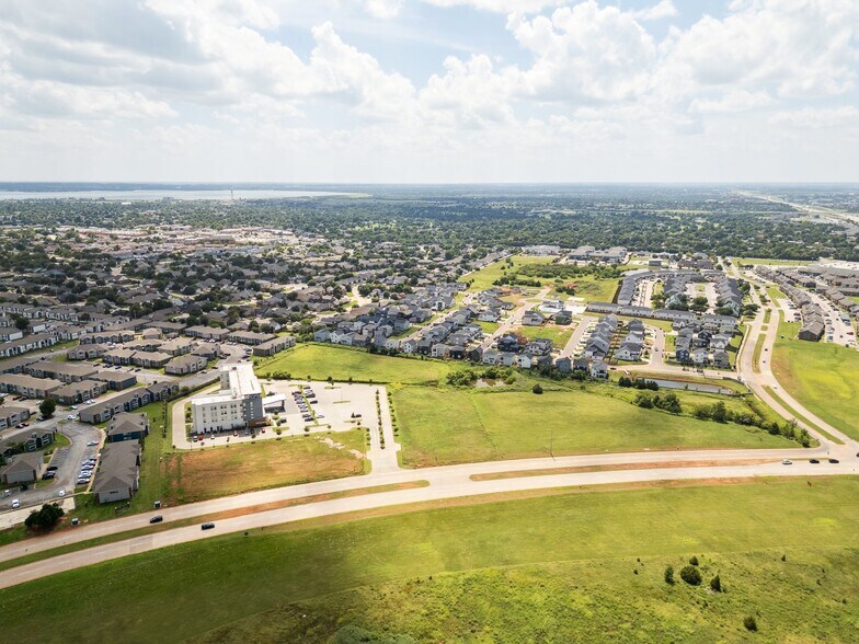 13129 Highland Park Blvd, Oklahoma City, OK à vendre - Aérien - Image 2 de 34