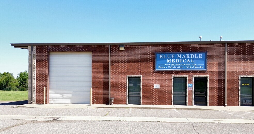 1505-1509 Commerce St, Yukon, OK à louer - Photo du bâtiment - Image 3 de 7