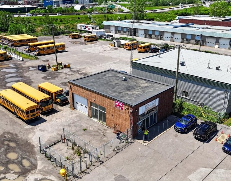 1180 Av Laplace, Laval, QC à louer - Photo du bâtiment - Image 3 de 5