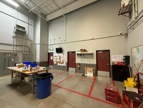 7854-7878 10th St NE, Calgary, AB for lease Interior Photo- Image 2 of 4