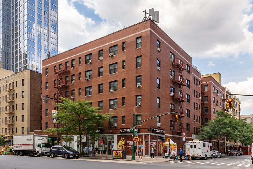 881-889 Eighth Ave, New York, NY for sale - Primary Photo - Image 1 of 1