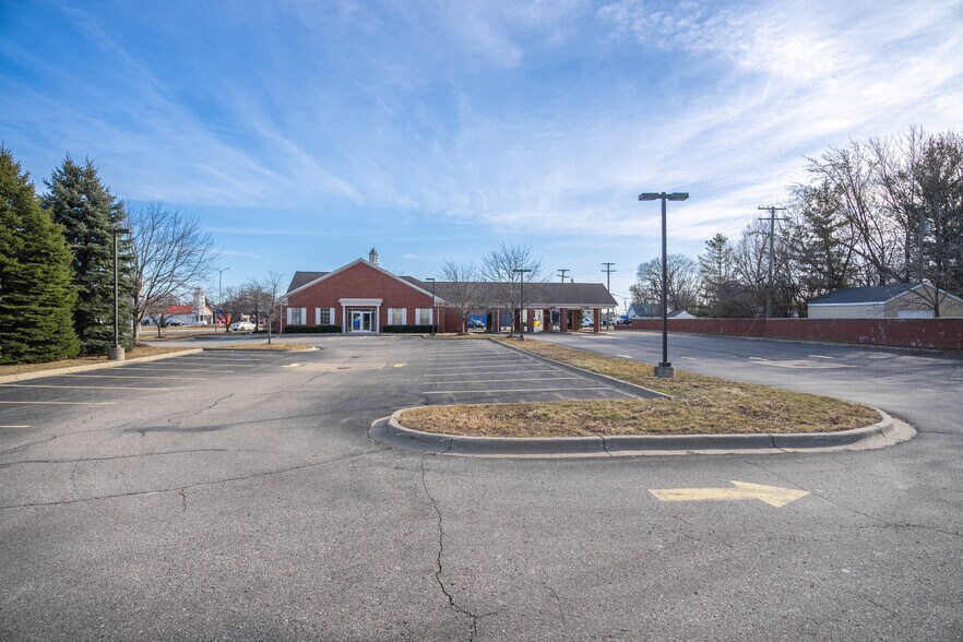 30379 Gratiot Ave, Roseville, MI à louer - Photo du bâtiment - Image 2 de 11