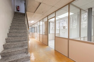 Retail in Barcelona, Barcelona for lease Interior Photo- Image 2 of 26