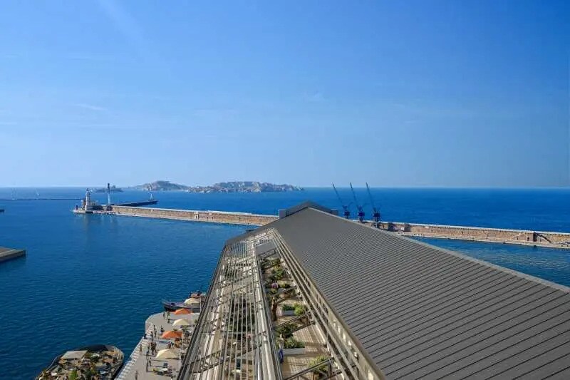 Place De La Joliette, Marseille à louer - Photo du bâtiment - Image 3 de 19