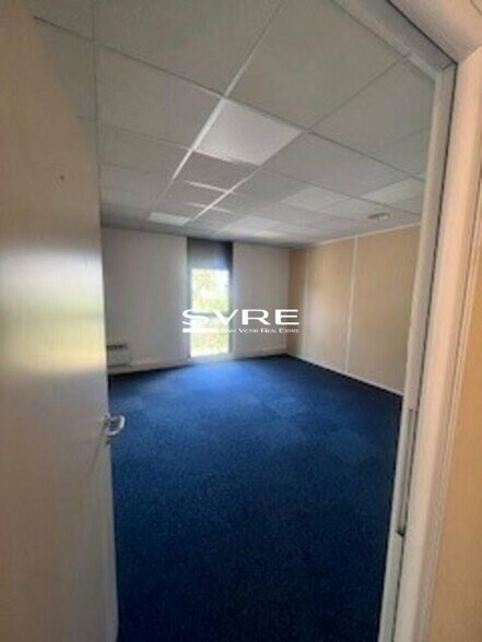Office in Marseille for lease - Interior Photo - Image 2 of 13