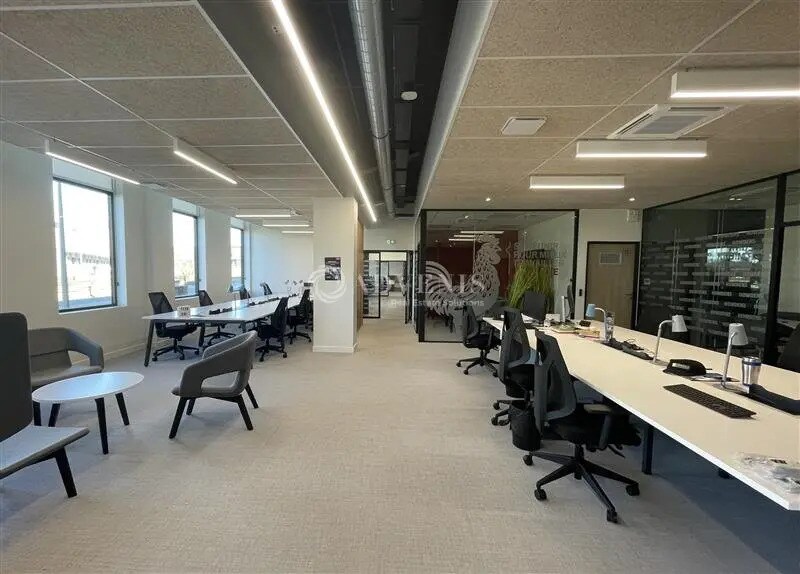 Bureau dans Tremblay-en-France à louer - Photo du bâtiment - Image 3 de 10