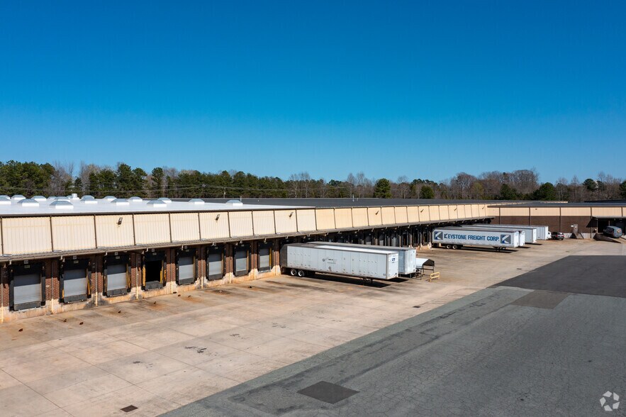 7110 E Washington St, Mebane, NC à louer - Photo du bâtiment - Image 3 de 15