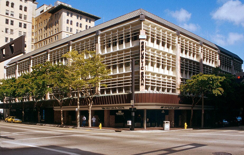 235 SE 1st St, Miami, FL à louer - Photo du bâtiment - Image 2 de 26