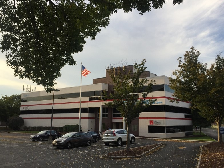 1211 Hamburg Tpke, Wayne, NJ for lease - Building Photo - Image 1 of 6