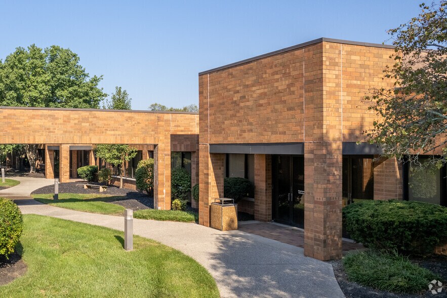 5400 Dupont Cir, Milford, OH à louer - Photo du bâtiment - Image 3 de 4