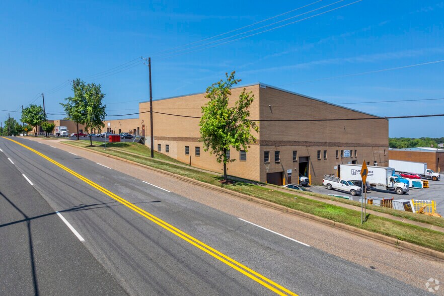 12000-12038 Old Baltimore Pike, Beltsville, MD à louer - Photo du bâtiment - Image 3 de 4