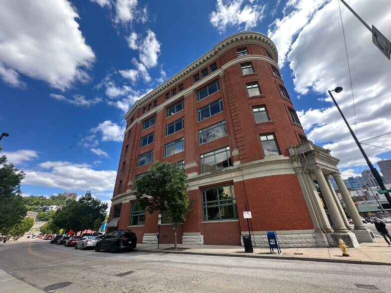 401 E Court St, Cincinnati, OH à louer - Photo du bâtiment - Image 2 de 16