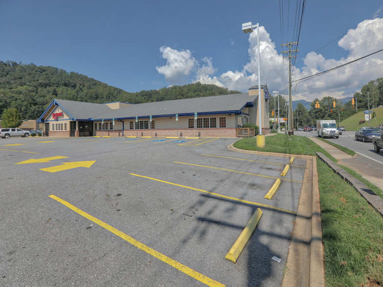 374 Walmart Plz, Sylva, NC à vendre - Autre - Image 1 de 1