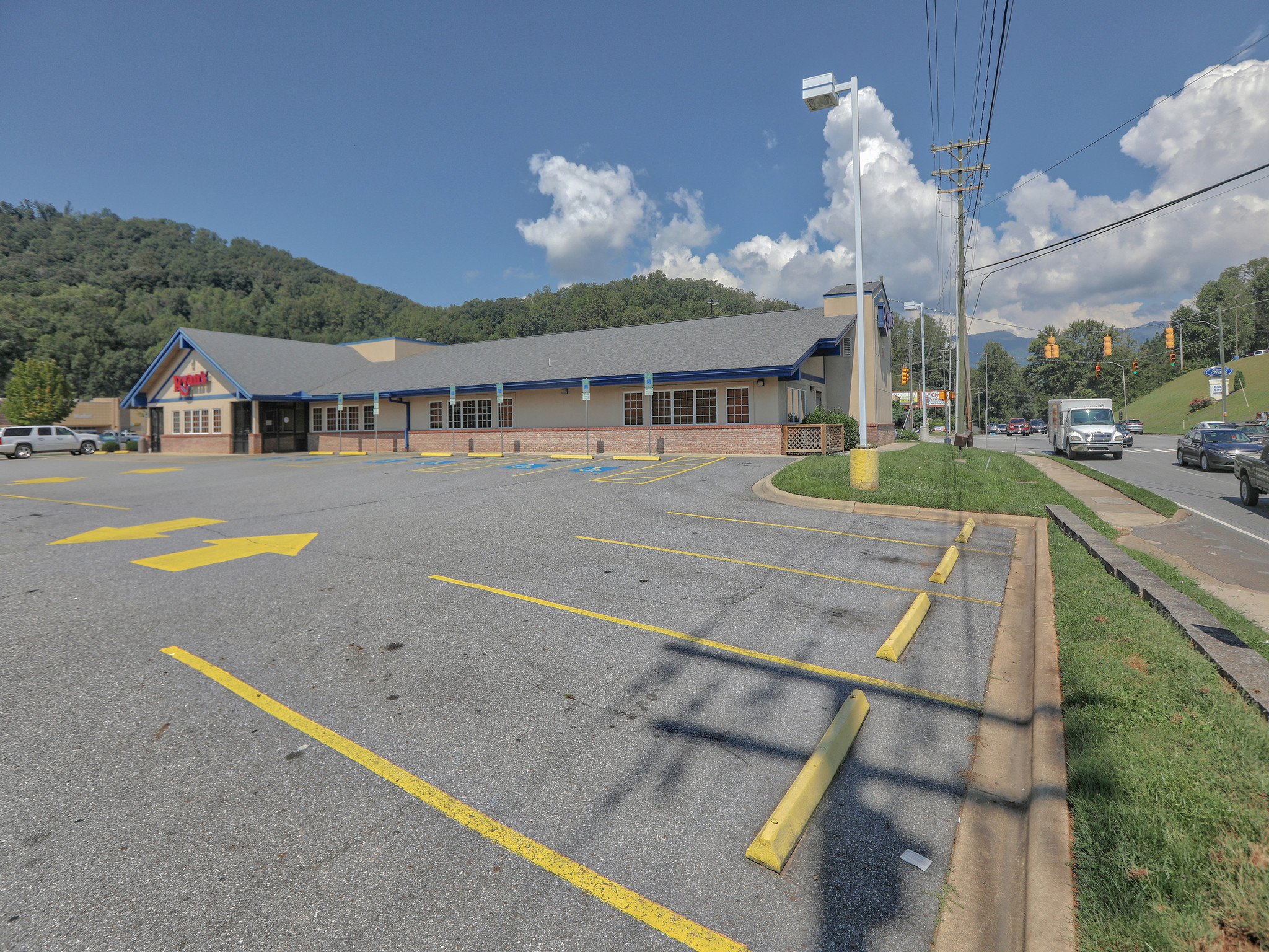 374 Walmart Plz, Sylva, NC à vendre Autre- Image 1 de 1