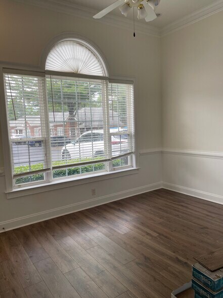 3221 S Cherokee Ln, Woodstock, GA à louer - Photo du bâtiment - Image 2 de 10