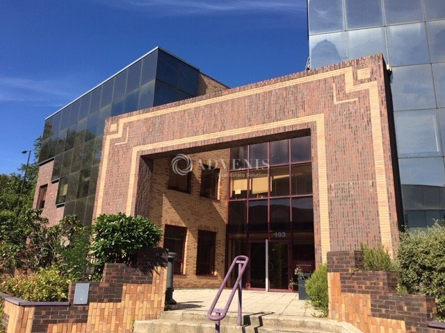Office in Saint-Germain-en-Laye for sale - Building Photo - Image 1 of 12