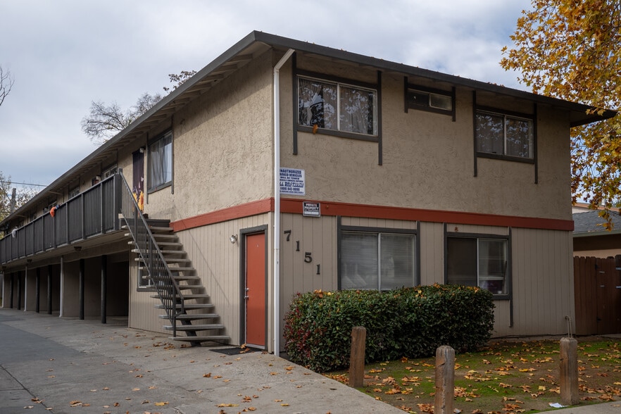 7131 & &151 Church St portefeuille de 2 propriétés à vendre sur LoopNet.ca - Photo du bâtiment - Image 3 de 25