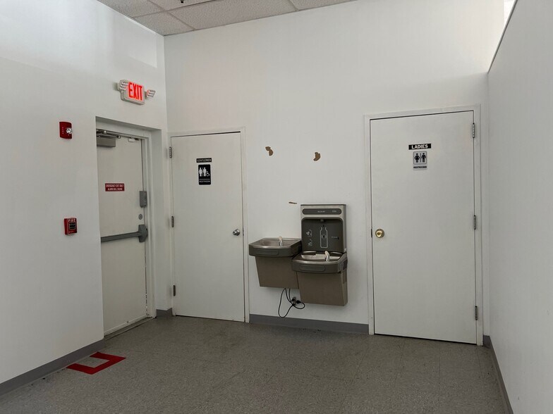 2662-2674 W Washington St, Waukegan, IL à louer - Photo intérieure - Image 2 de 4