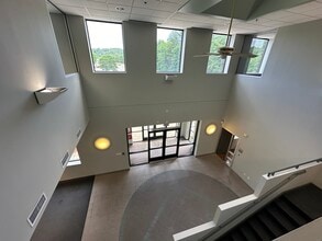 15 Hudson Park Dr, Hudson, NH à vendre Photo intérieure- Image 2 de 15