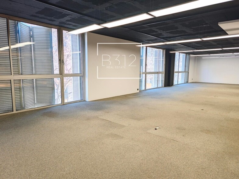 Office in Barcelona, Barcelona for lease - Interior Photo - Image 2 of 4