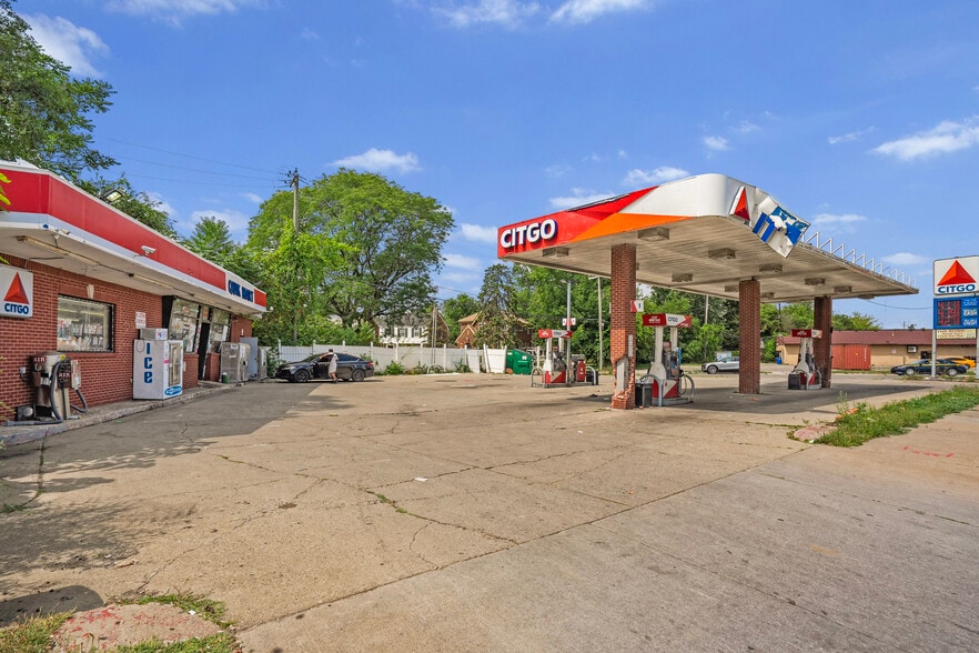 17537 Grand River Ave, Detroit, MI for sale - Building Photo - Image 2 of 12