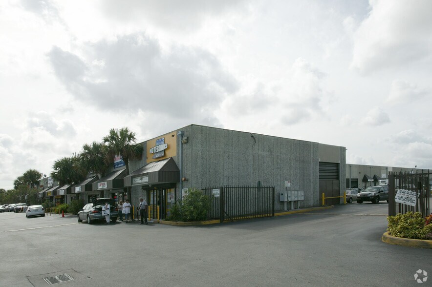 2930-2960 NW 72nd Ave, Miami, FL à louer - Photo du bâtiment - Image 3 de 6