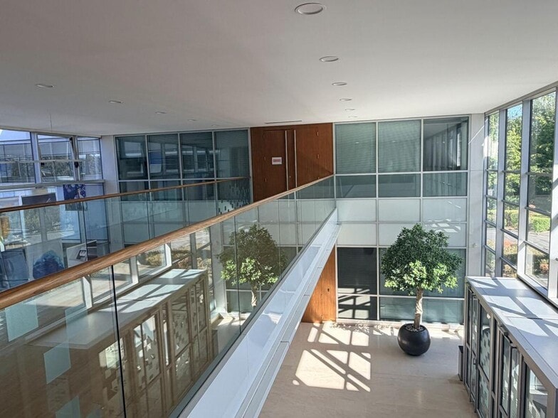 5 Rue Jacques Monod, Guyancourt for sale - Building Photo - Image 3 of 18
