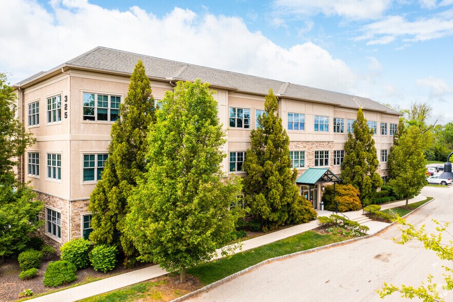 325 W Germantown Pike, East Norriton Township, PA for lease - Building Photo - Image 1 of 11