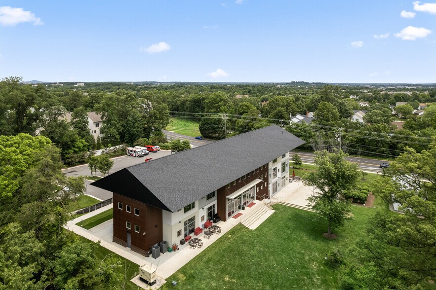 20577 Ashburn Rd, Ashburn, VA à vendre - Photo du bâtiment - Image 2 de 38