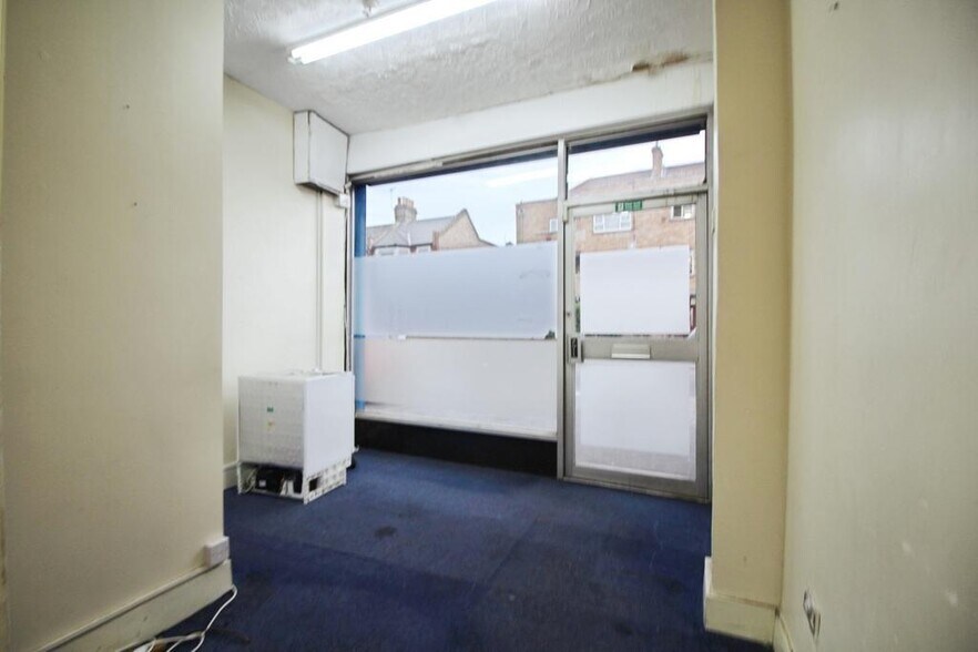 525 Katherine Rd, Londres à louer - Photo du bâtiment - Image 3 de 20