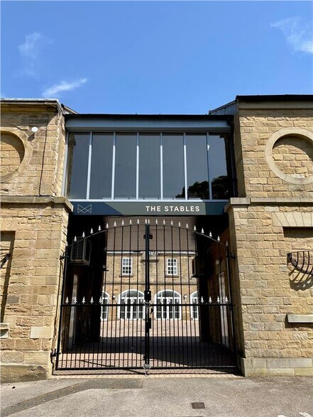 Doncaster Road, Doncaster à louer - Photo du bâtiment - Image 2 de 3