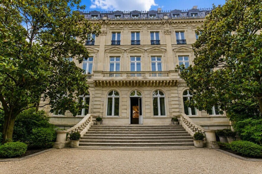 8 Rue De Presbourg, Paris à louer - Photo du bâtiment - Image 1 de 2