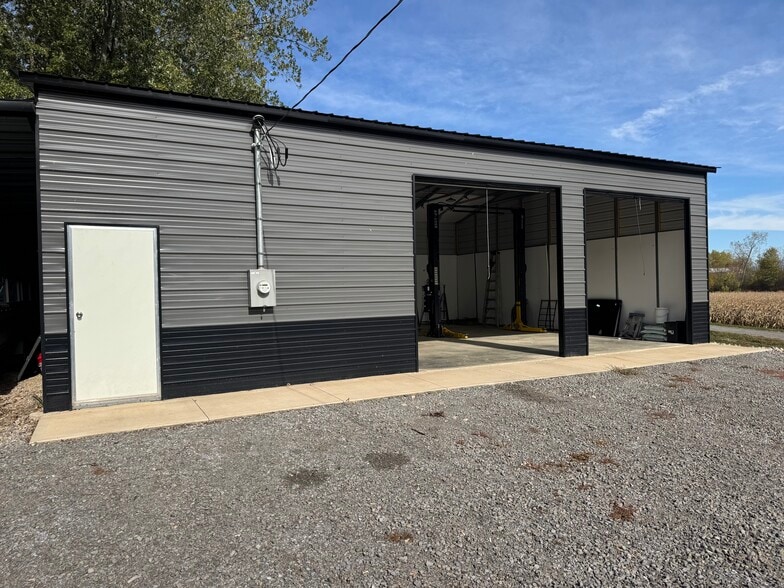 8128 Midway Dr, Russells Point, OH à vendre - Photo du bâtiment - Image 3 de 11