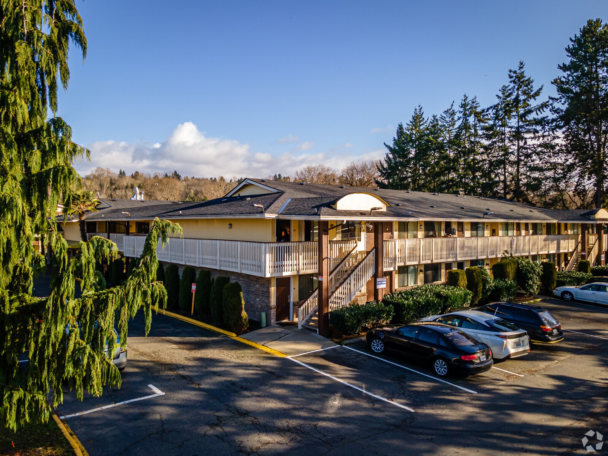 13050 48th Ave S, Tukwila, WA à vendre Photo principale- Image 1 de 11