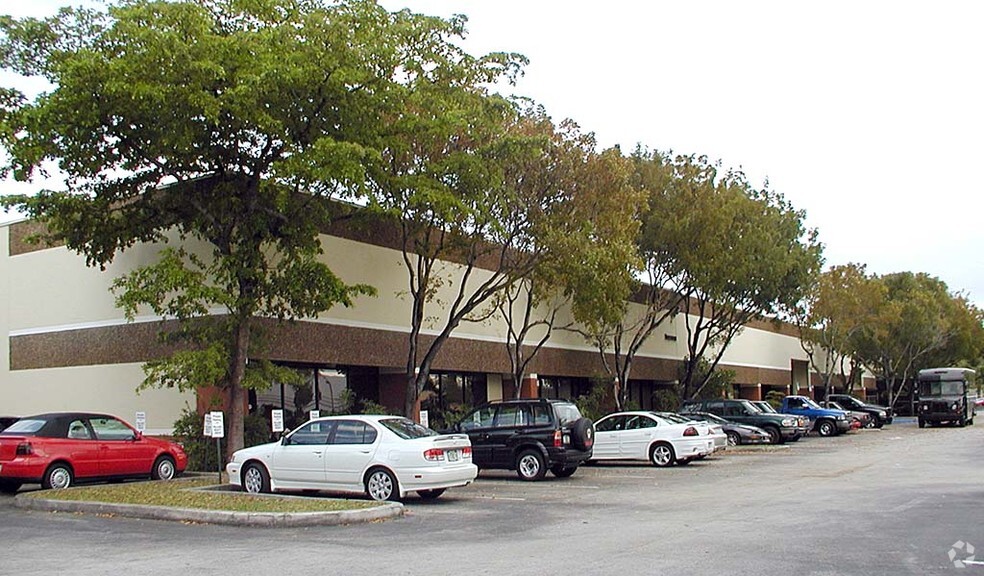 3101-3129 N 29th Ave, Hollywood, FL for lease - Building Photo - Image 3 of 6