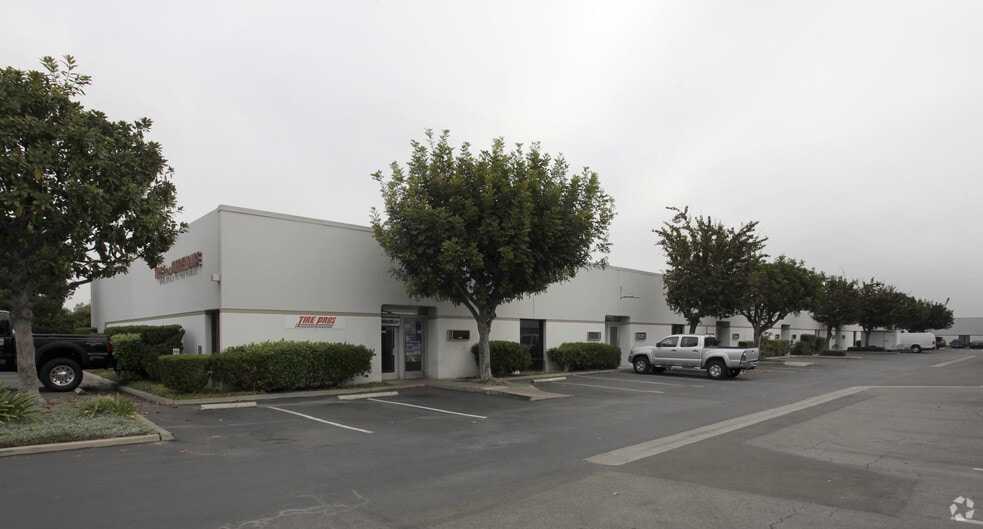 18300-18326 Ward St, Fountain Valley, CA for lease - Building Photo - Image 3 of 6